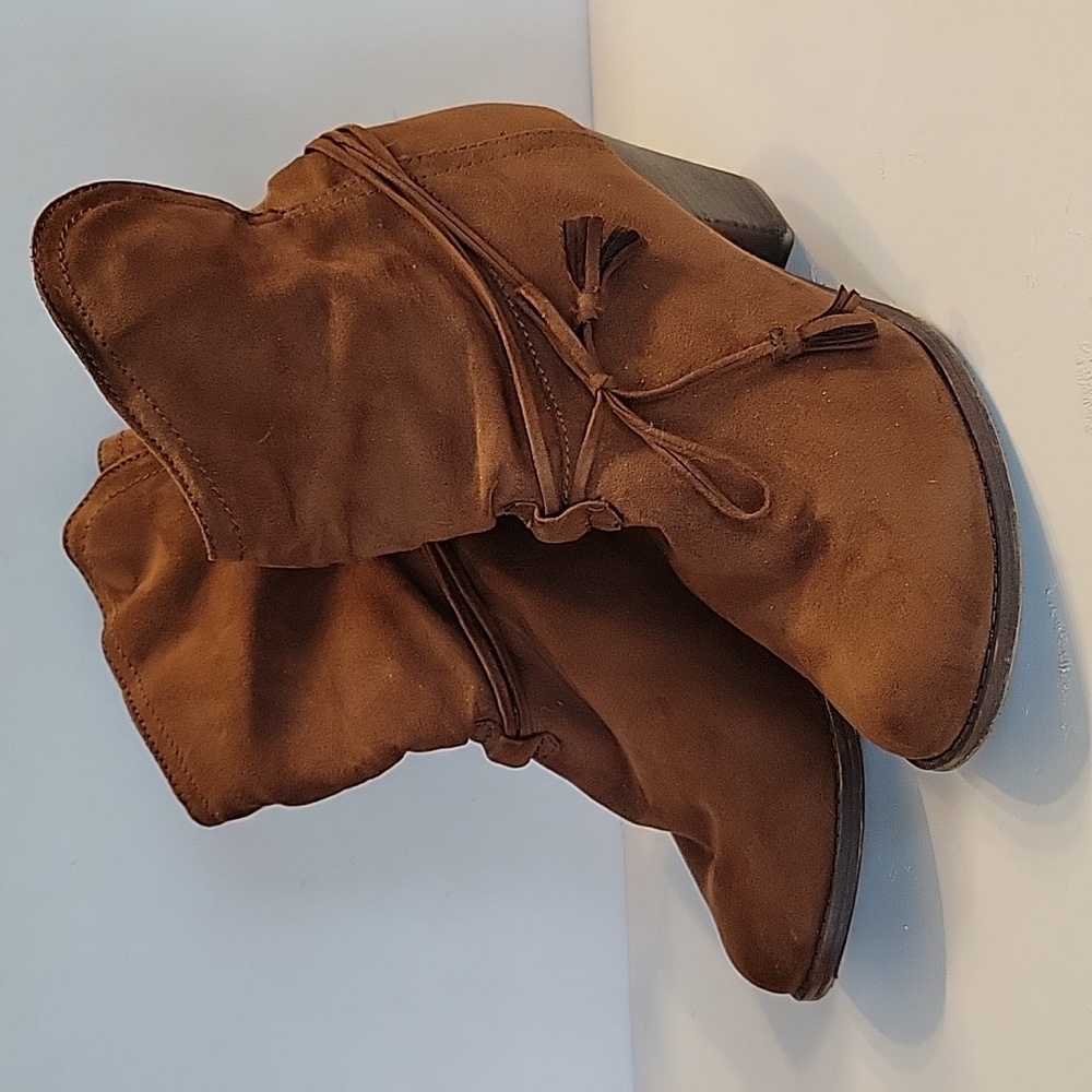 Mia Suede booties Sz 9